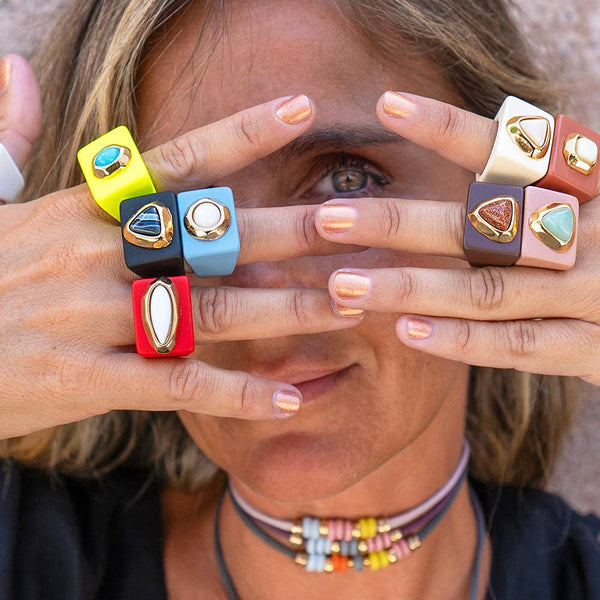 EM - White ring with natural Onyx stone