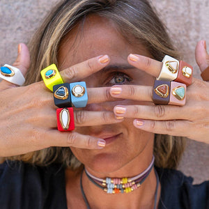 EM - Beige ring  with natural mother-of-pearl stone