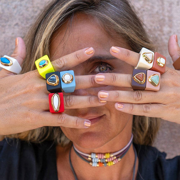 EM - Beige ring  with natural mother-of-pearl stone