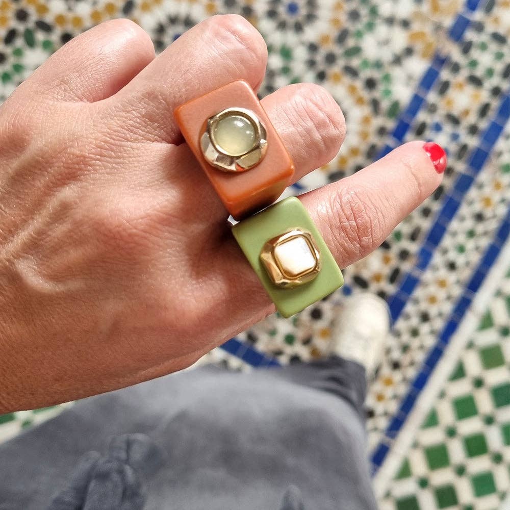 EM - pistachio green ring with mother-of-pearl