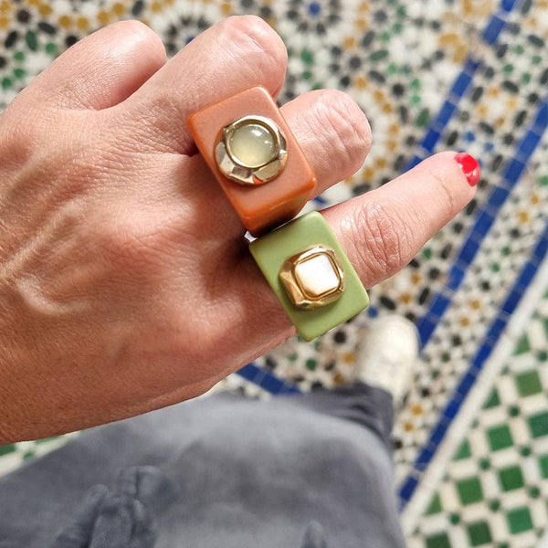 EM - pistachio green ring with mother-of-pearl