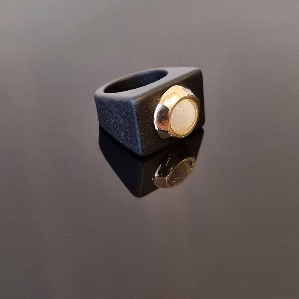 EM RING Black cat's eye stone