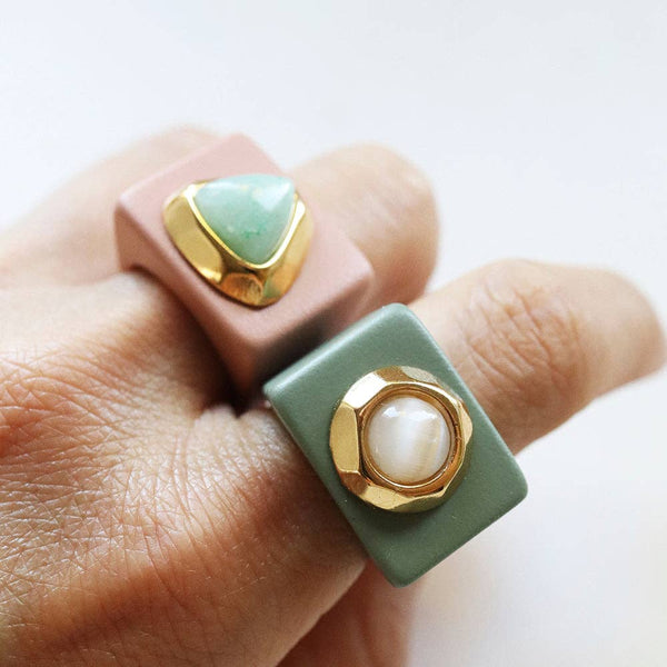 EM- Khaki ring with natural Cat's Eye stone