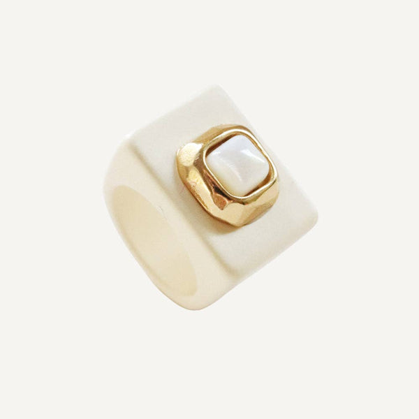 EM - Beige ring  with natural mother-of-pearl stone