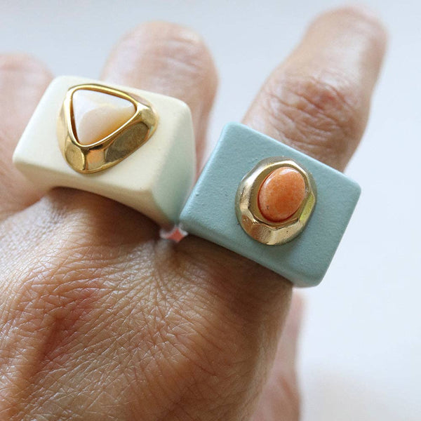 EM - Beige ring  with natural mother-of-pearl stone
