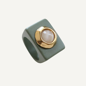 EM- Khaki ring with natural Cat's Eye stone