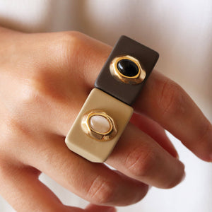 EM - brown ring with onyx