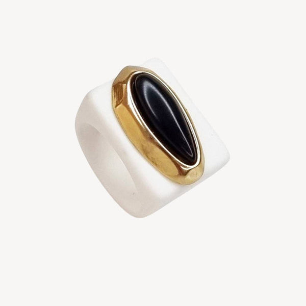 EM - White ring with natural Onyx stone