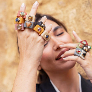 EM - brown ring with onyx